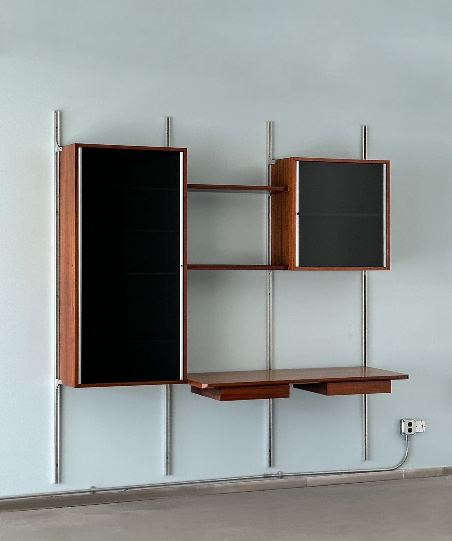 Minimalist Bauhaus Style Wall Frame System by Osvaldo Borsani