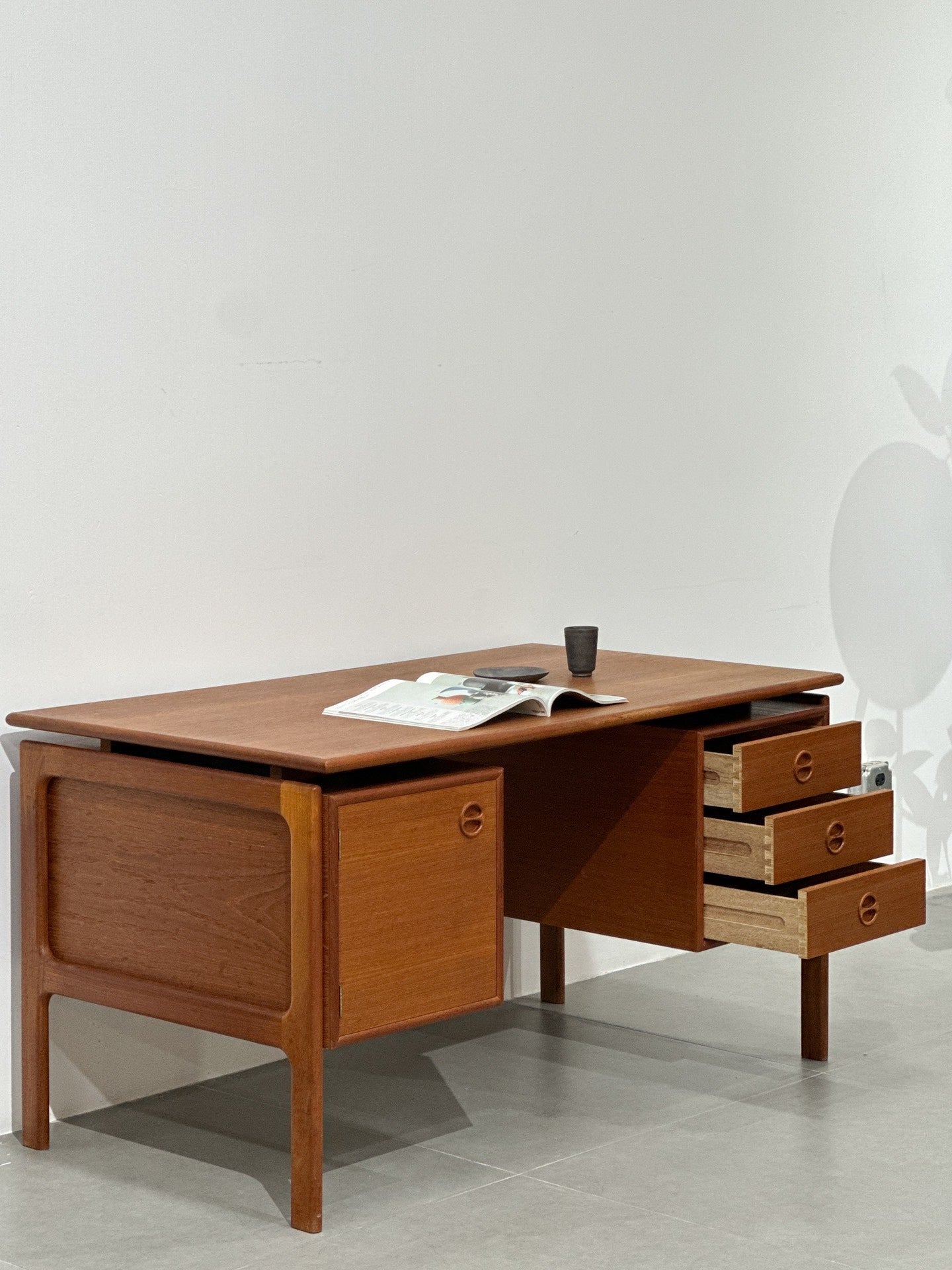 Danish Teak Desk by GV Møbler: 1960s Design