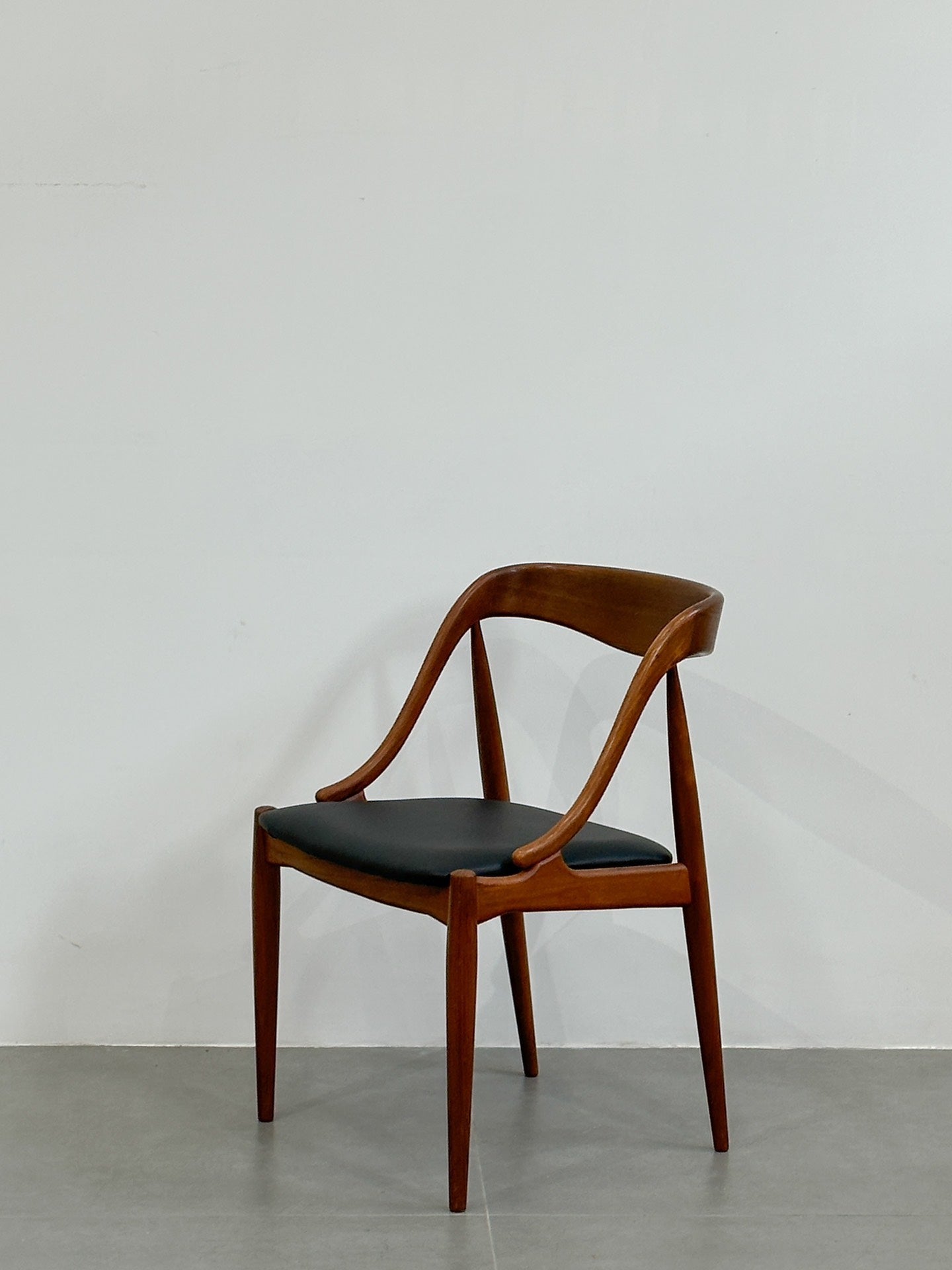 Danish Classic Designer Dining Chairs by Johannes Andersen