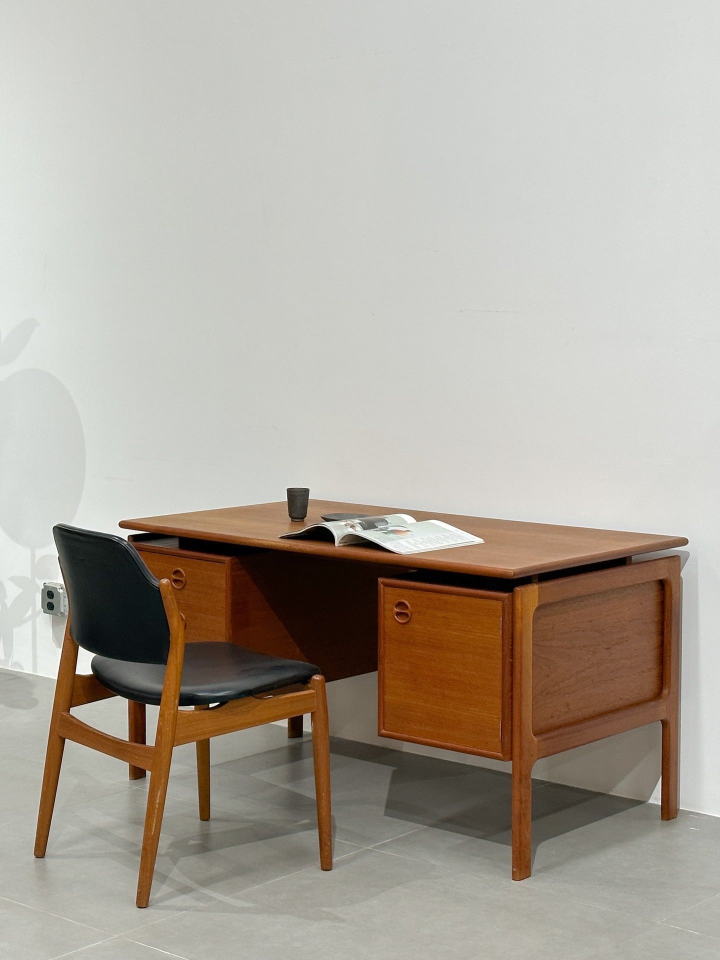 Danish Teak Desk by GV Møbler: 1960s Design