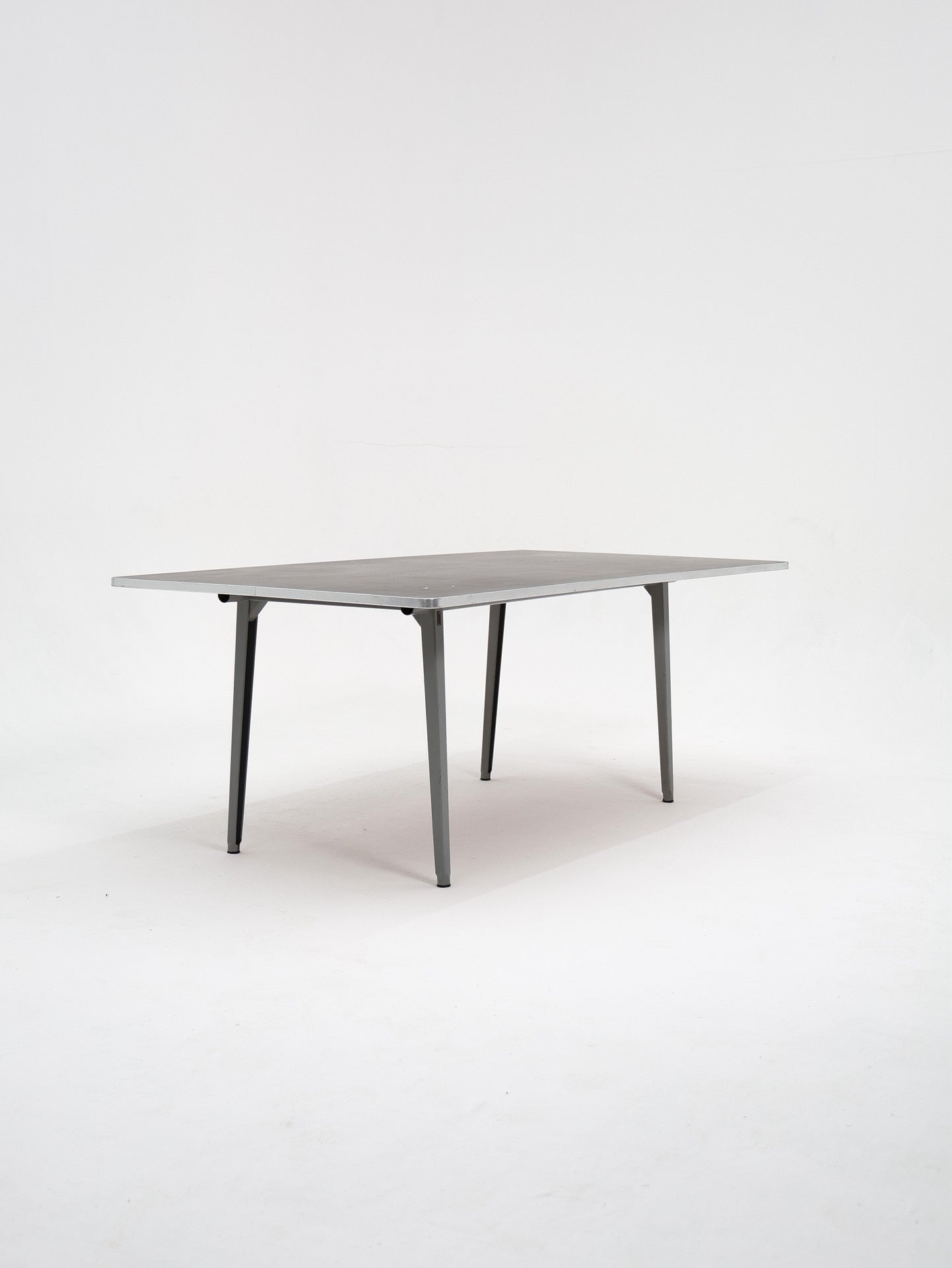 Reform table