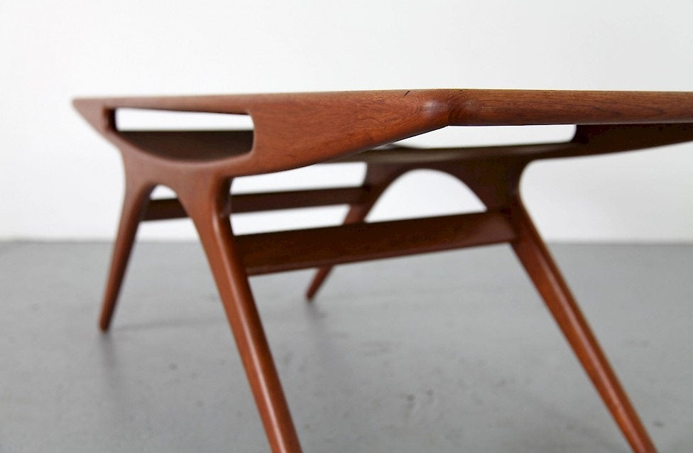 Smile Coffee Table: JAC by Johannes Andersen