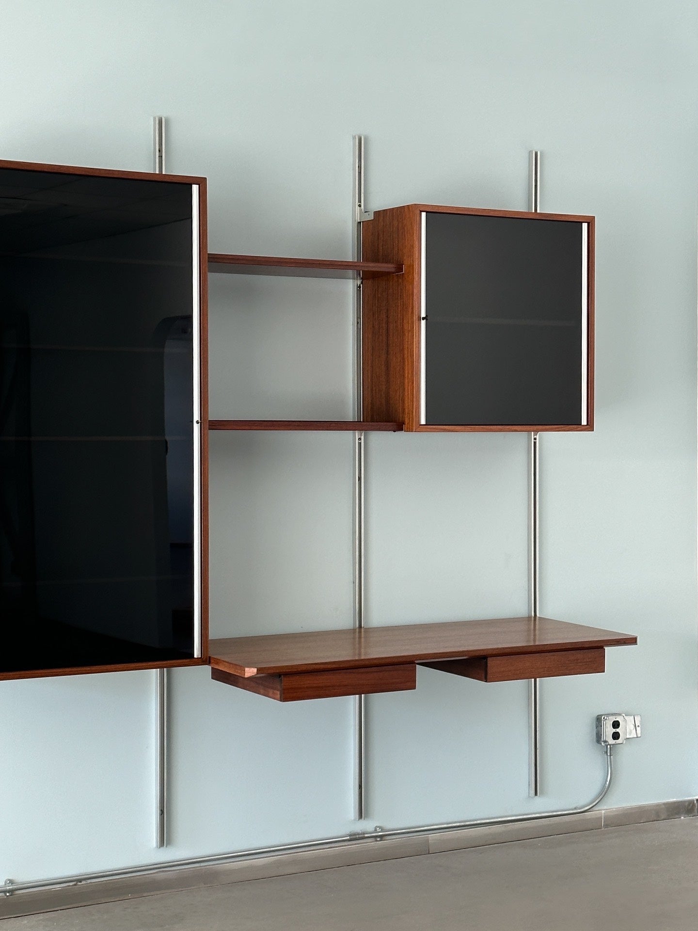 Minimalist Bauhaus Style Wall Frame System by Osvaldo Borsani