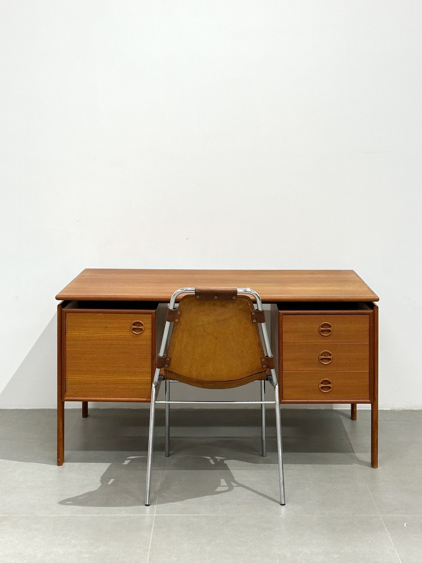 Danish Teak Desk by GV Møbler: 1960s Design