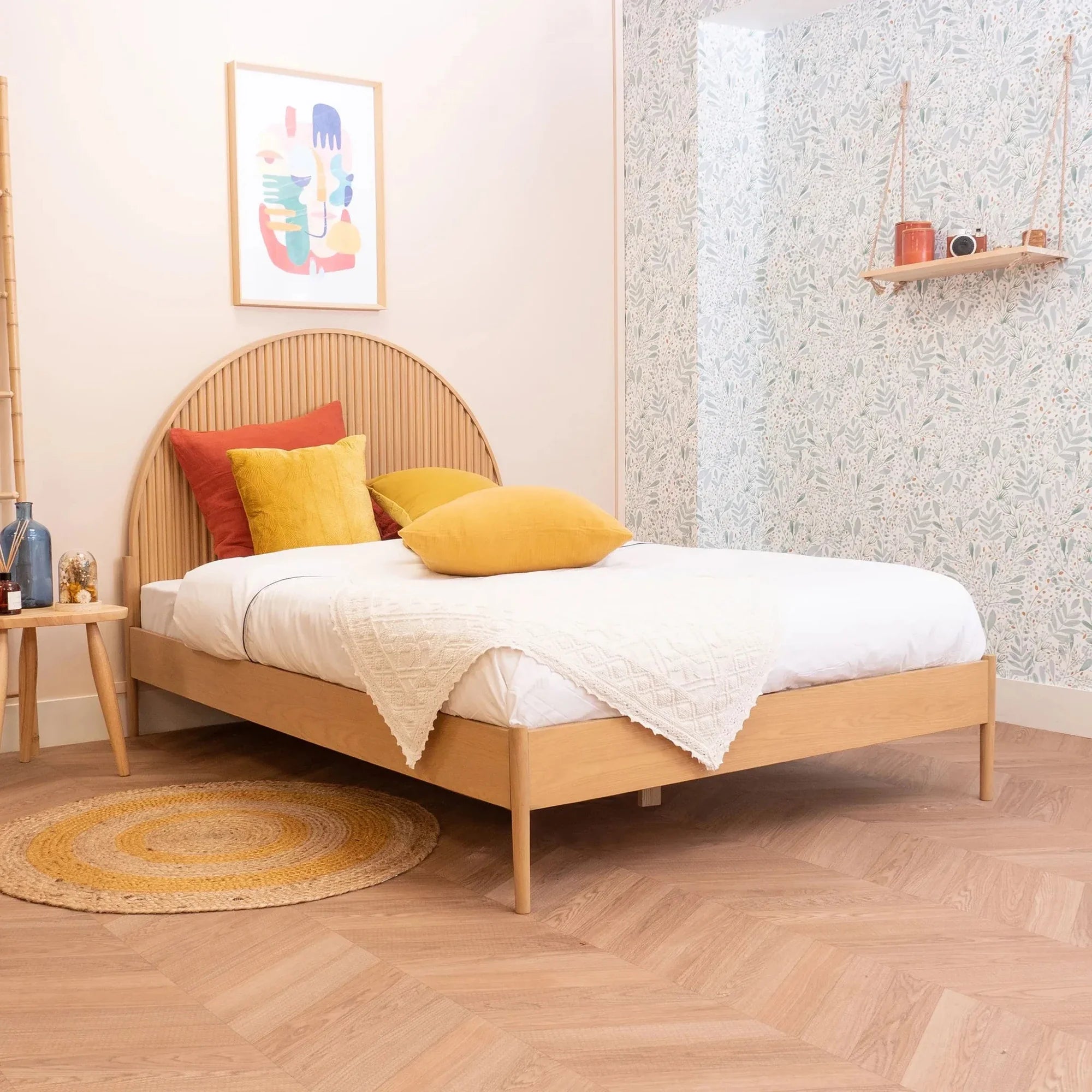 Luxury Fluted Barrel Solid Oak Wood Queen Bed Frame Modern Design