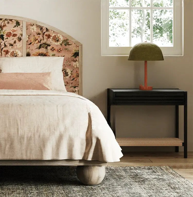 Tali Elegant Classical Style Wooden Bed