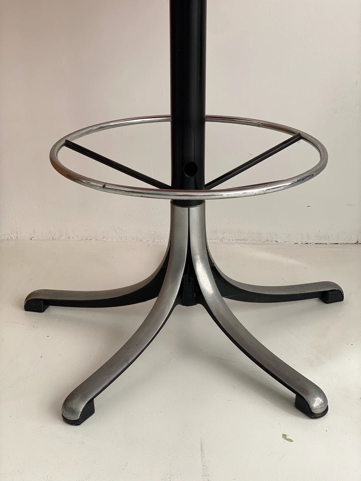 Vintage Italian 1980s Modus Atomic Red Adjustable Bar Stool Designer Chair