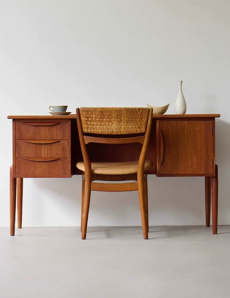 Léopold Nordic Bedroom Desk with Drawers