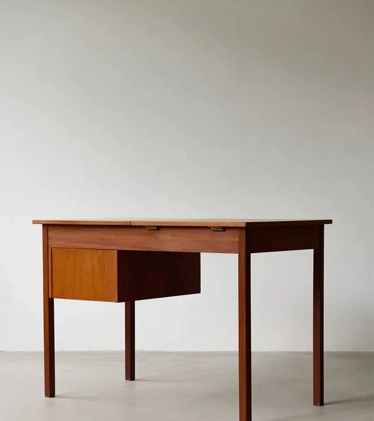 Alessio Retro Modern Storage Chest of Drawers