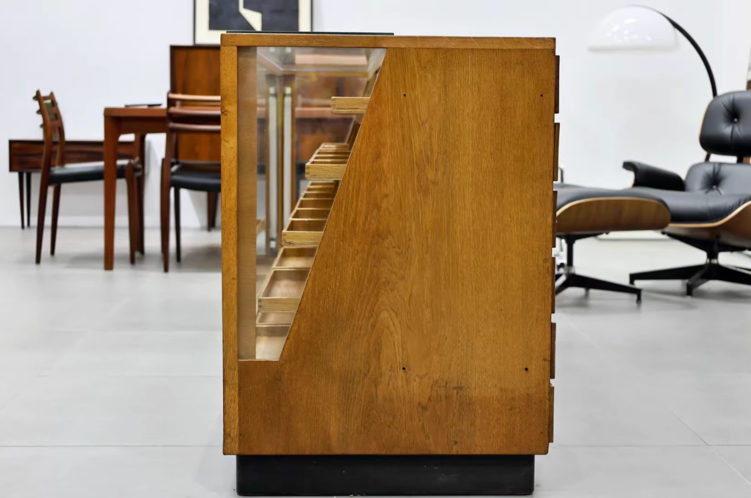 European Display Cabinet: Vintage DC by Belgium
