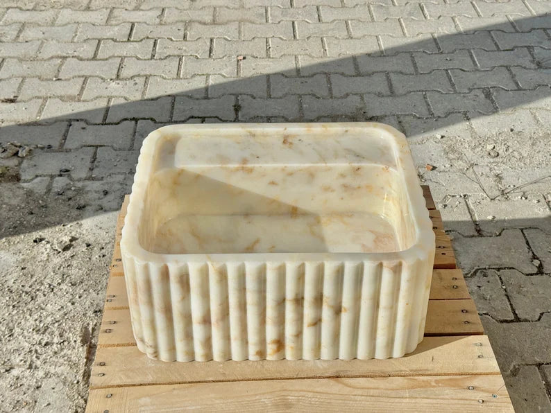 Lorenzo Calacatta ribbed Gold marble sink