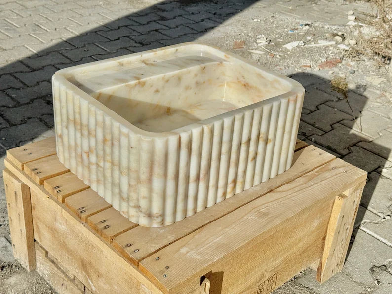 Lorenzo Calacatta ribbed Gold marble sink