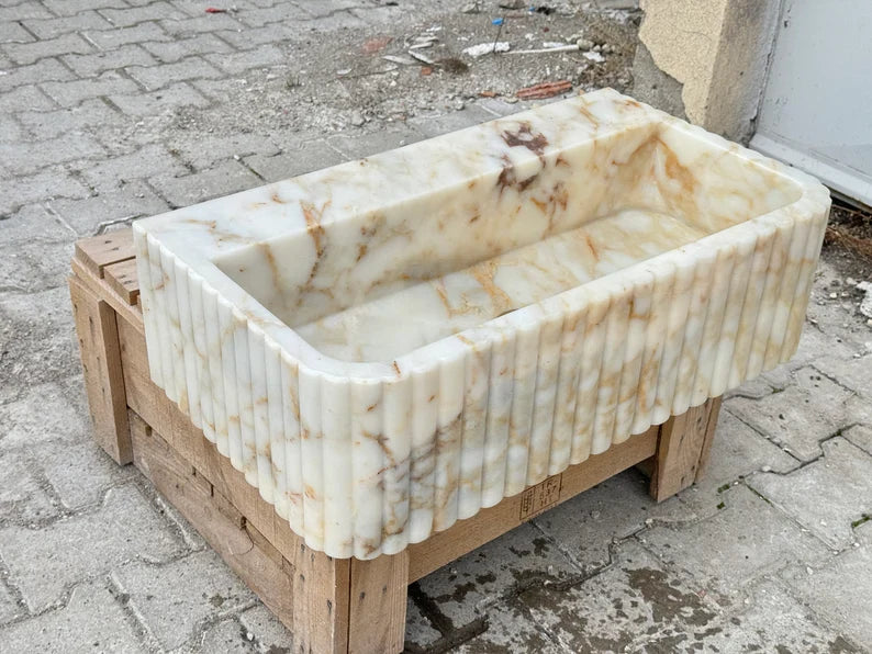 Romeo Calacatta ribbed Gold marble sink