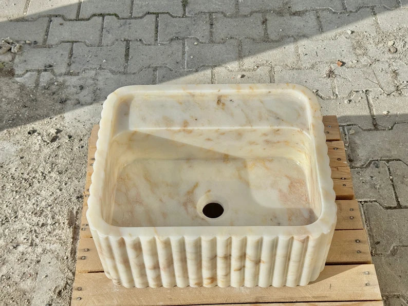Lorenzo Calacatta ribbed Gold marble sink