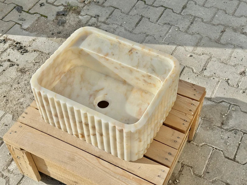 Lorenzo Calacatta ribbed Gold marble sink
