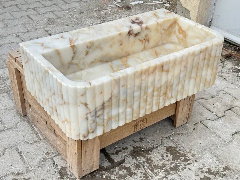 Romeo Calacatta ribbed Gold marble sink