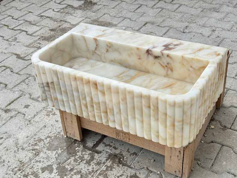 Romeo Calacatta ribbed Gold marble sink