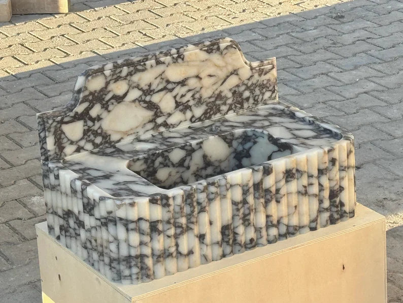 Elodie Calacatta viola backsplash marble sink
