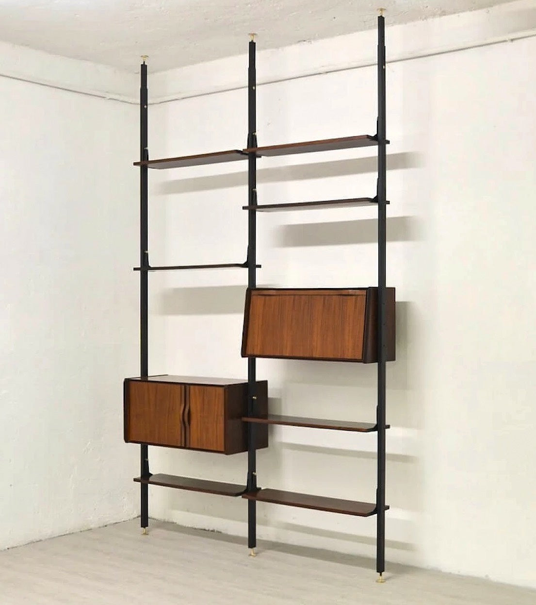 Modular Floor-to-Ceiling Bookcase by La Sorgente del Mobile