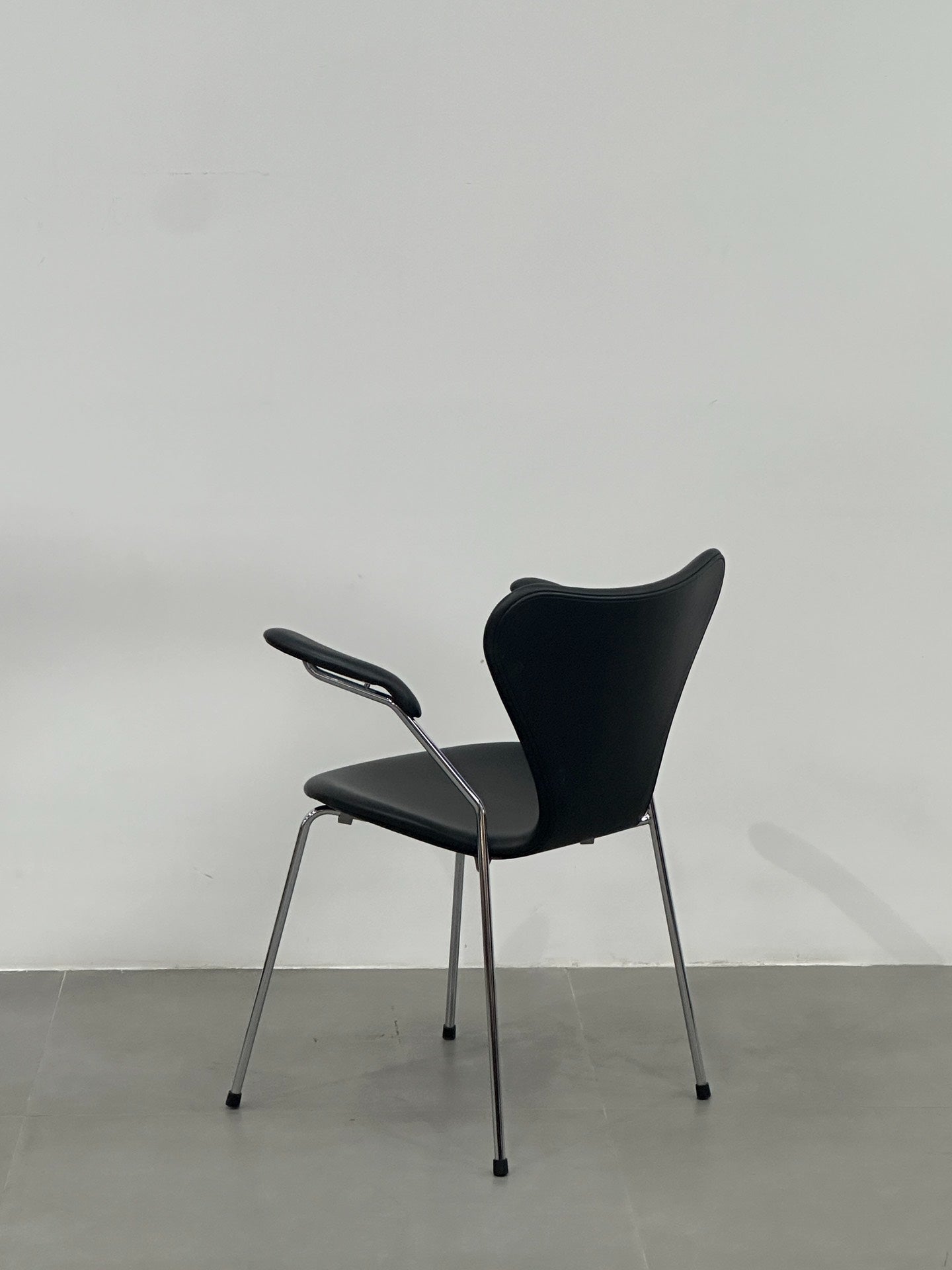 Vintage Danish Classic Designer Armchair No 7 by Arne Jacobsen
