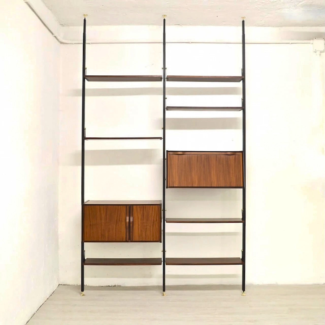 Modular Floor-to-Ceiling Bookcase by La Sorgente del Mobile