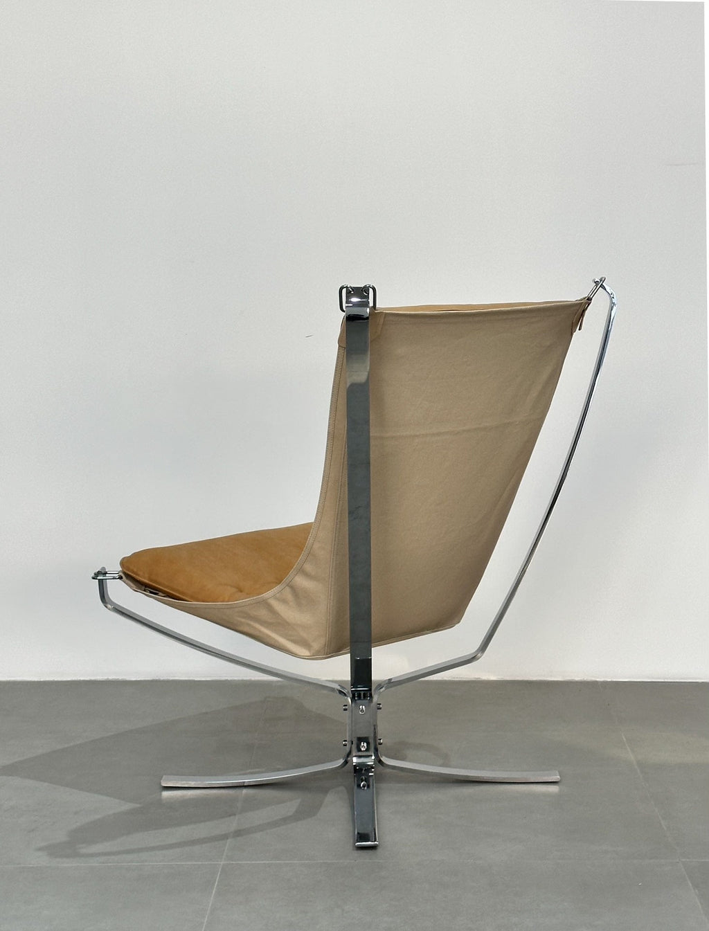 Falcon Chair Classic Metal Frame with Retro Sand Leather and Footrest Complete Set by Sigurd Resell