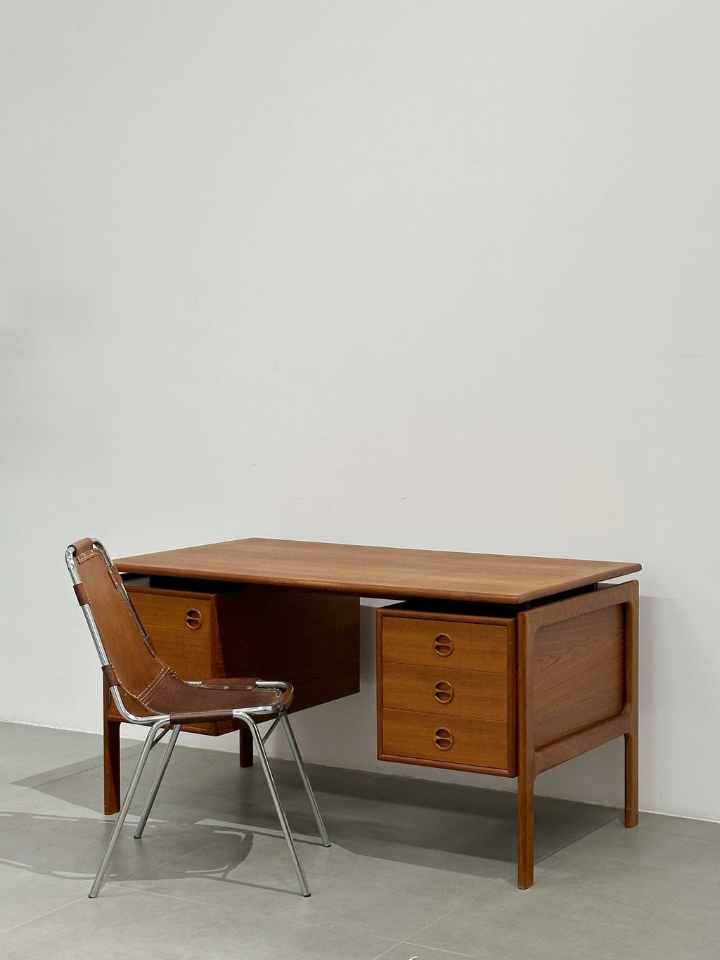 Danish Teak Desk by GV Møbler: 1960s Design