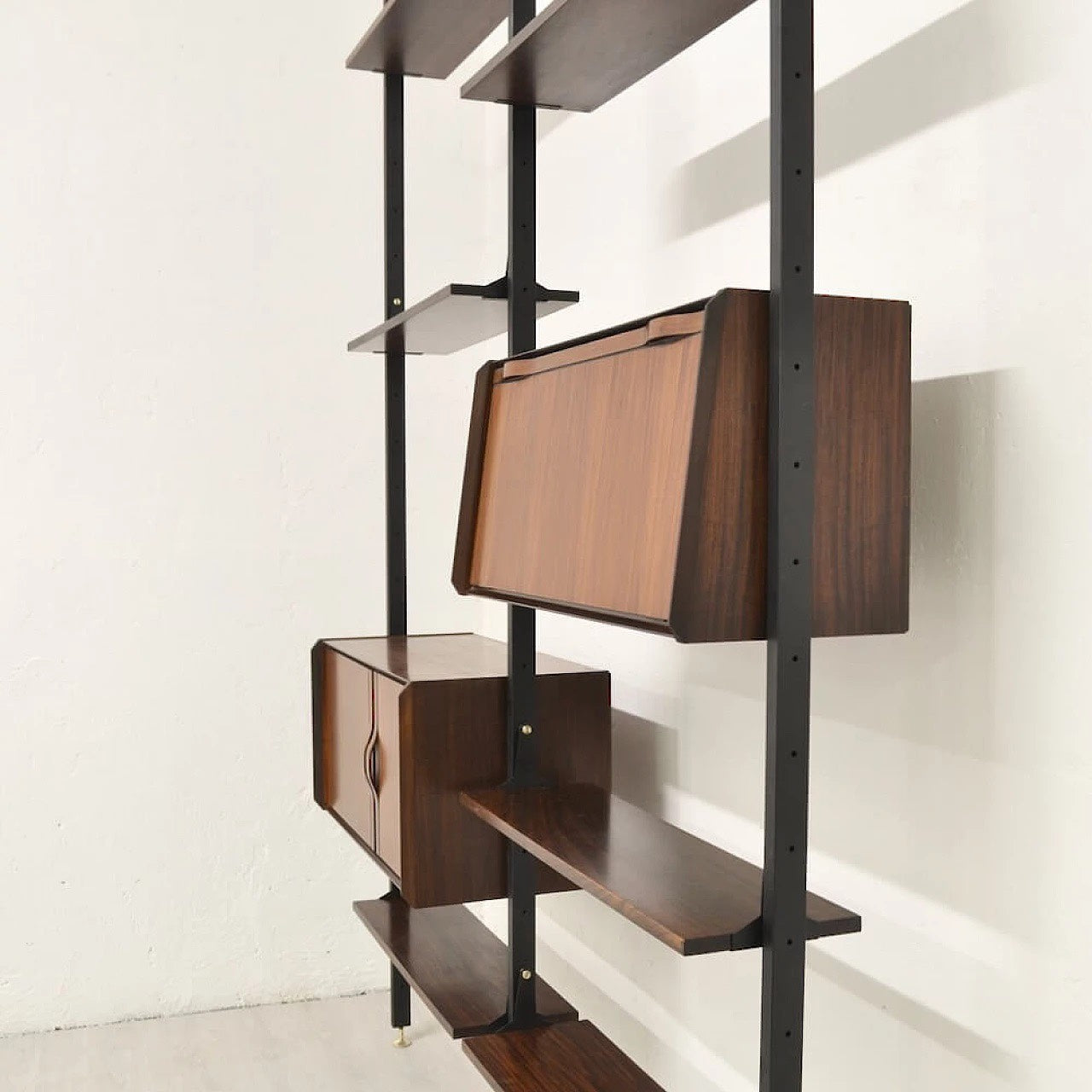 Modular Floor-to-Ceiling Bookcase by La Sorgente del Mobile