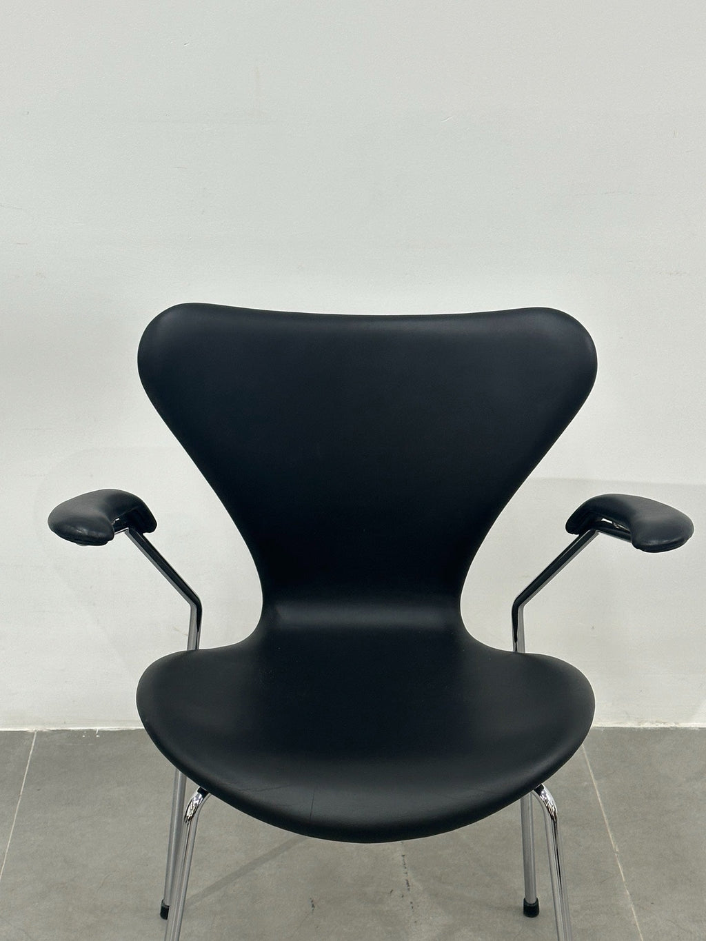 Vintage Danish Classic Designer Armchair No 7 by Arne Jacobsen