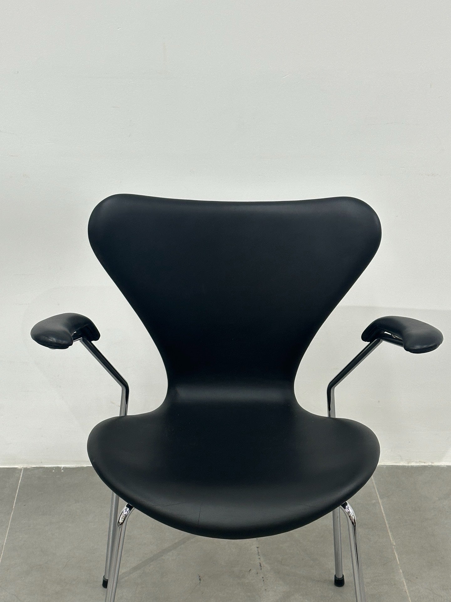 Vintage Danish Classic Designer Armchair No 7 by Arne Jacobsen