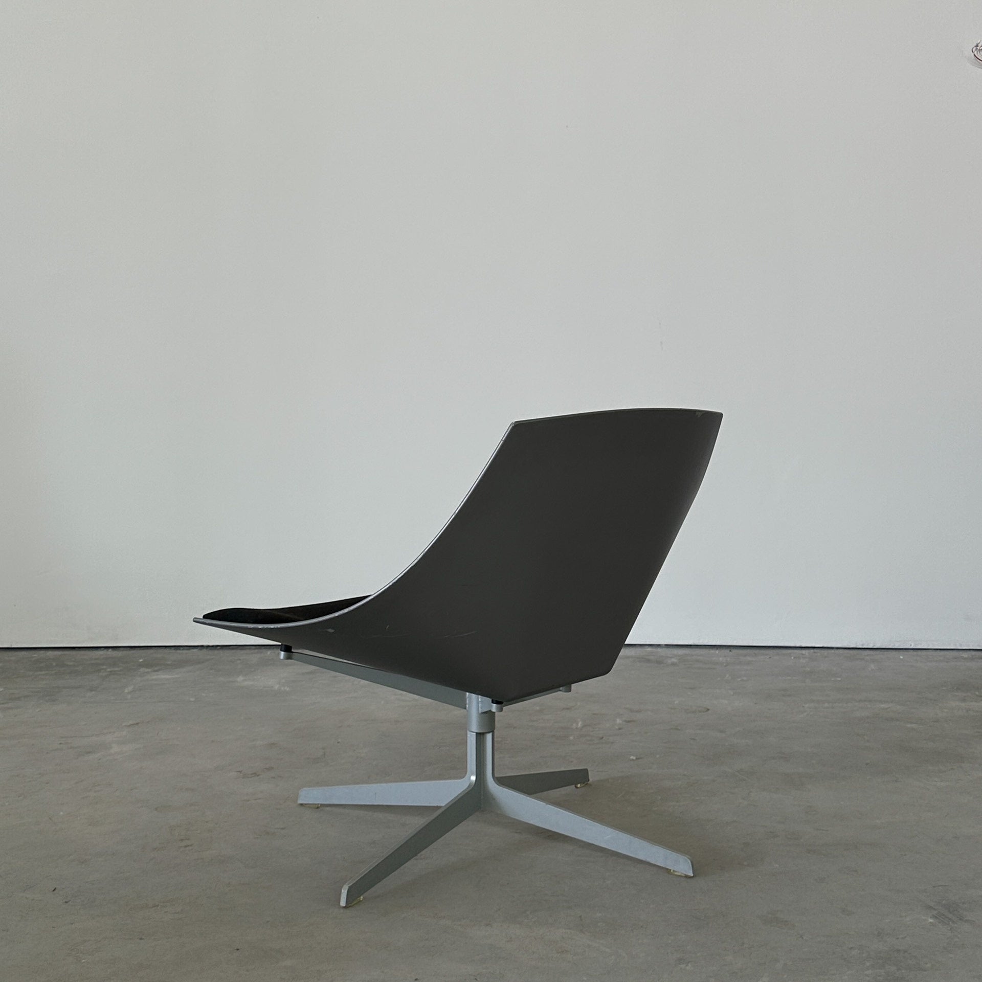 JL10 Space Chair: by Fritz Hansen