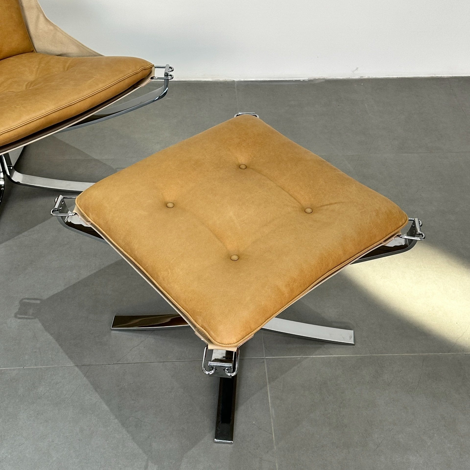 Falcon Chair Classic Metal Frame with Retro Sand Leather and Footrest Complete Set by Sigurd Resell