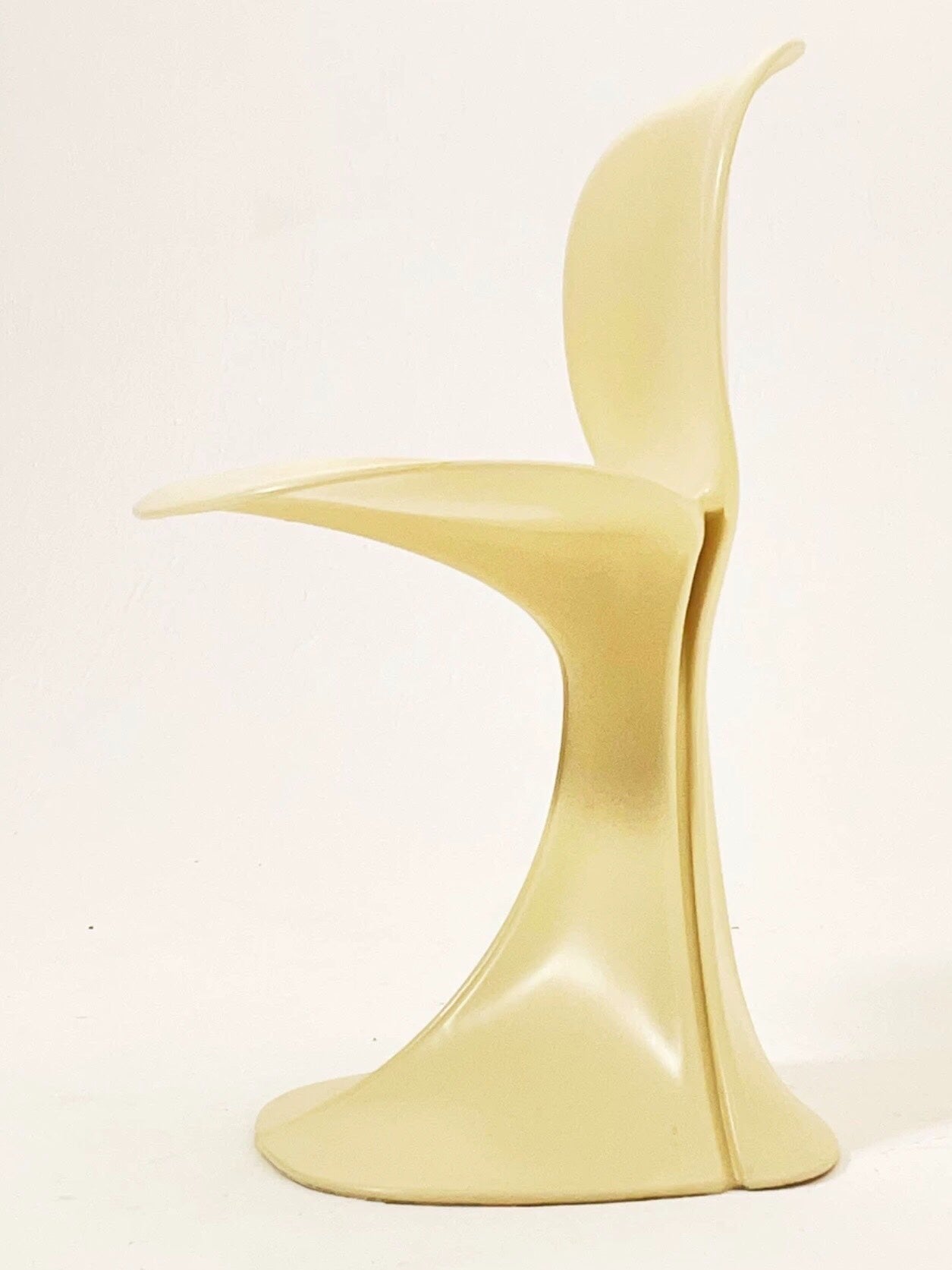 8810 Floral Petal Chair Off-White by Pierre Paulin