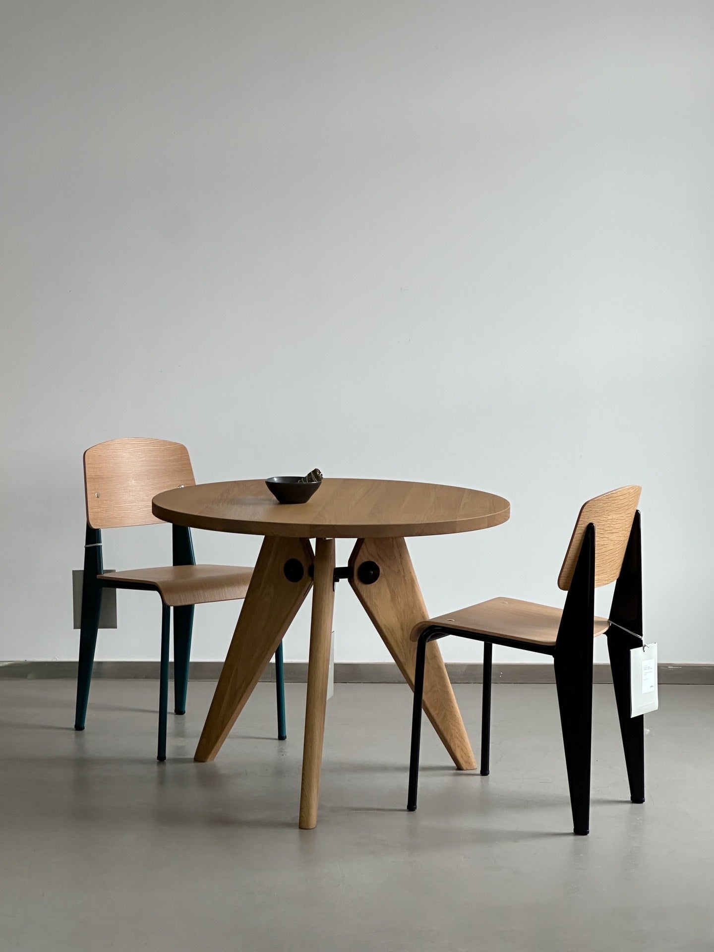 Vitra Gueridon Oak Round Dining Table: VGT by Jean Prouve
