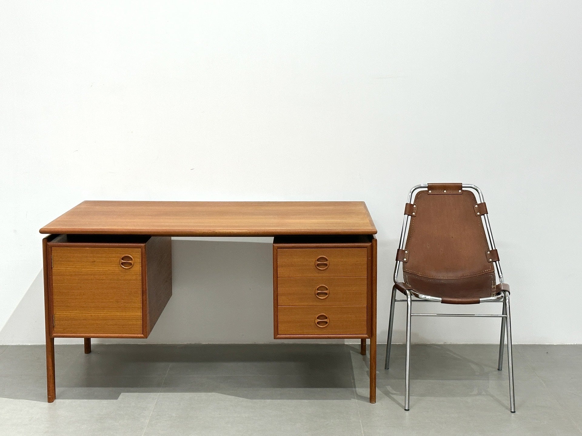 Les Arcs Chairs: LAC by Charlotte Perriand