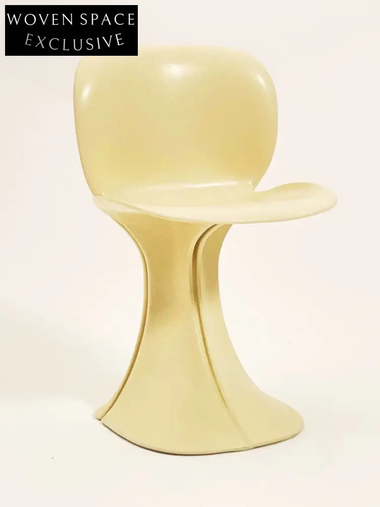 8810 Floral Petal Chair Off-White by Pierre Paulin