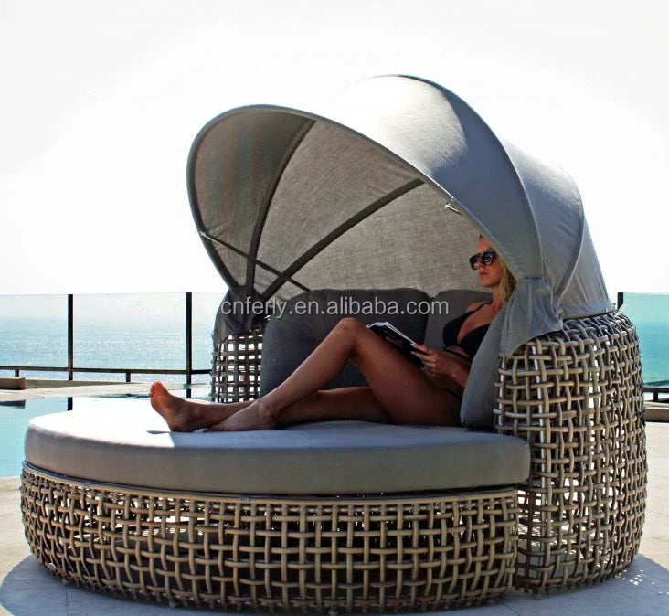 Commercial Project Grade Round Rattan Daybed With Retractable Canopy