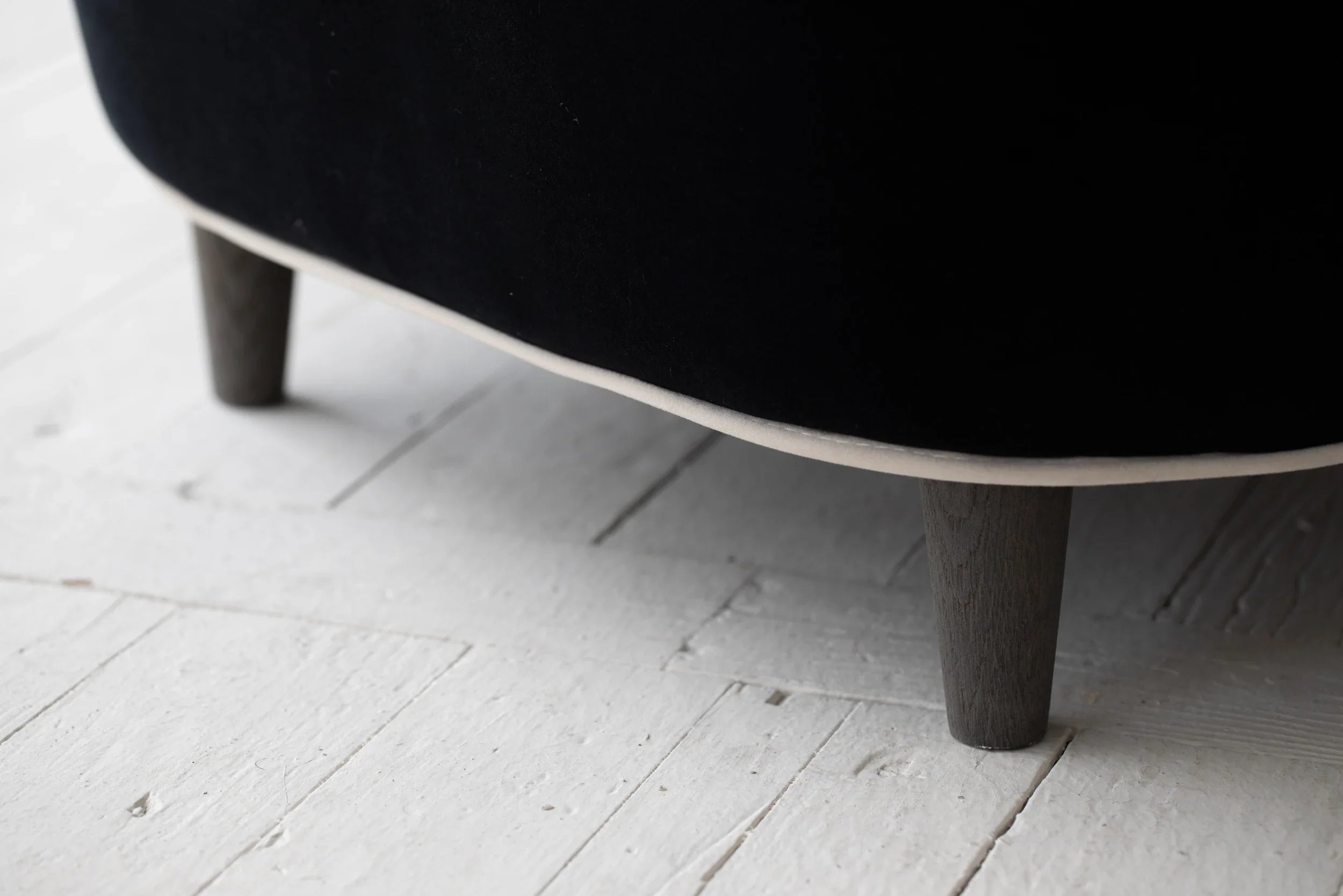 Luxury Velvet Upholstered Single Sofa Chair with Oak Feet