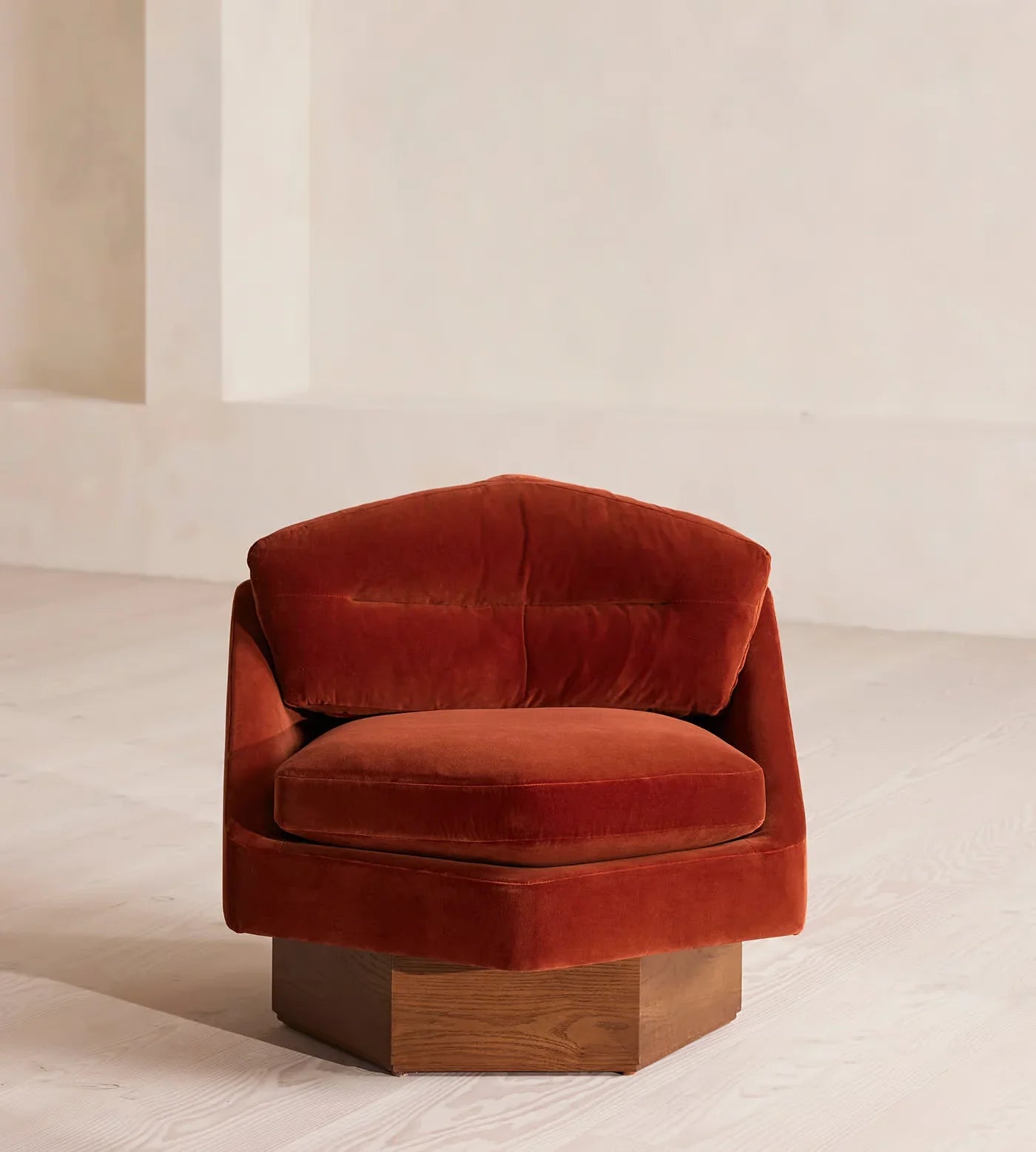 Luxurious Hexagonal Velvet Swivel Living Room Armchair with Solid Oak Base