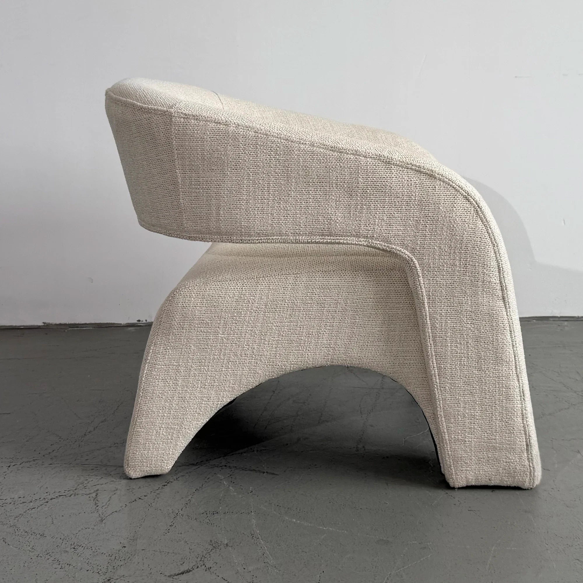 Elegant Cream Fabric Accent Chair, Linen Armchair with Modern Curved Design