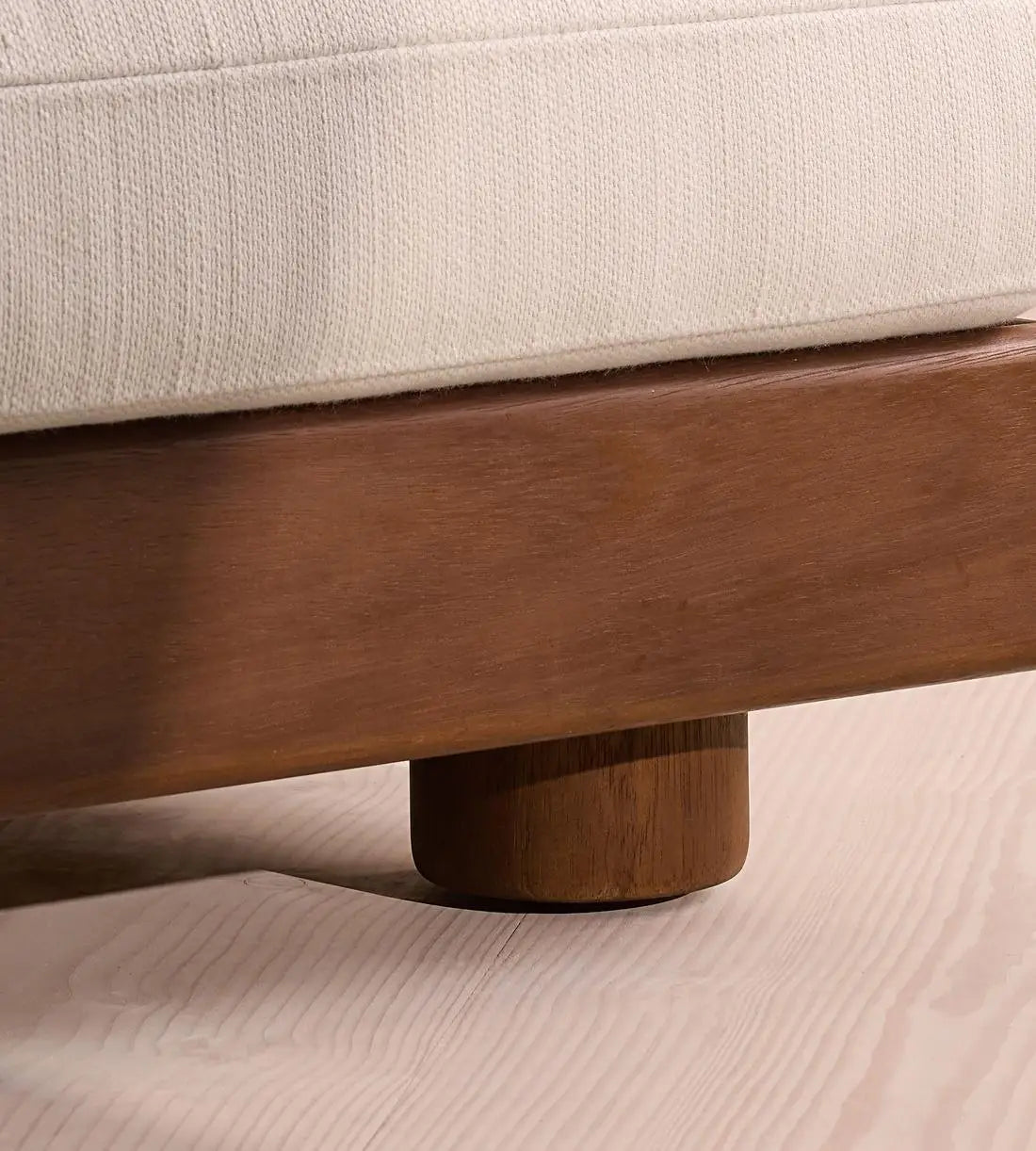 Luxury Fabric Single Sofa Chair with Wooden Legs - Modern Living Room Chaise
