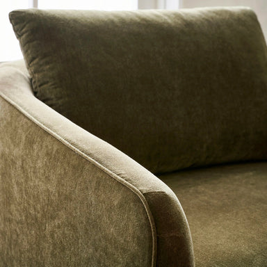 Luxurious Velvet Swivel Armchair: Comfortable Upholstered Modern Living Room Accent