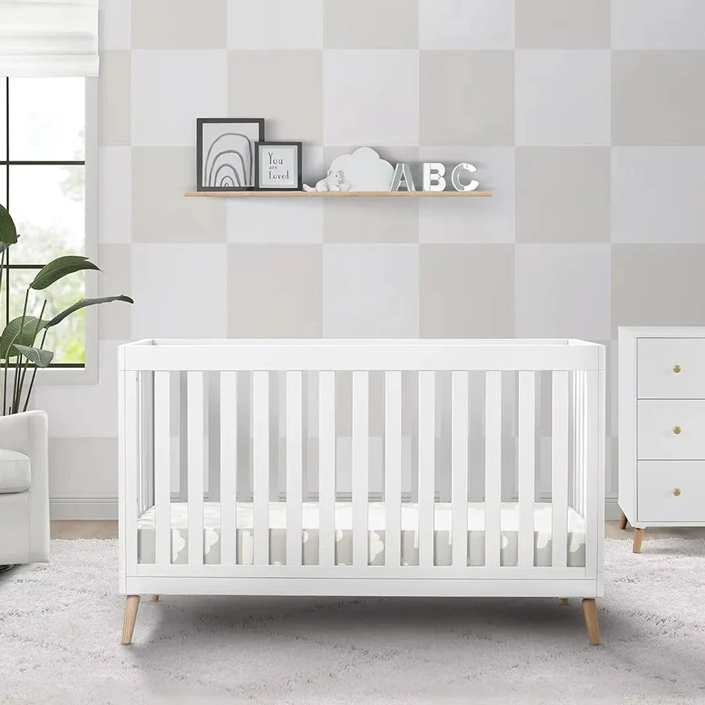 Versatile 5-in-1 Convertible Baby Crib: Adjustable Height, Toddler, Daybed, Full-Size