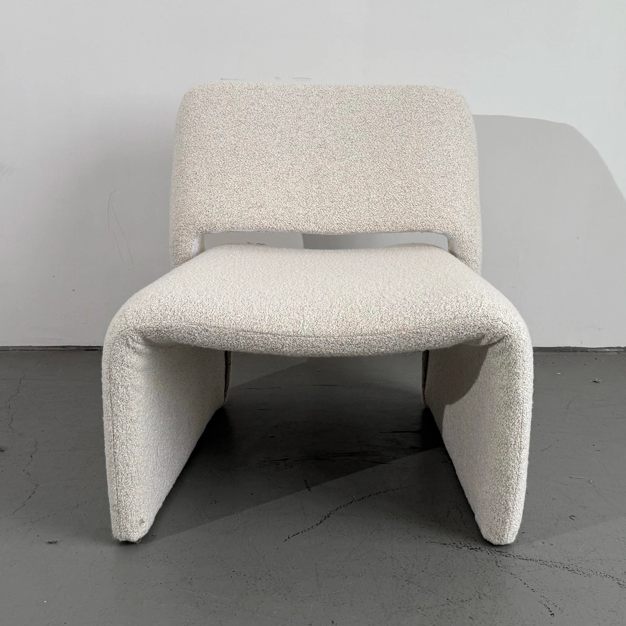 Plush Velvet Boucle Accent Lounge Chair - Modern Solid Wood Design