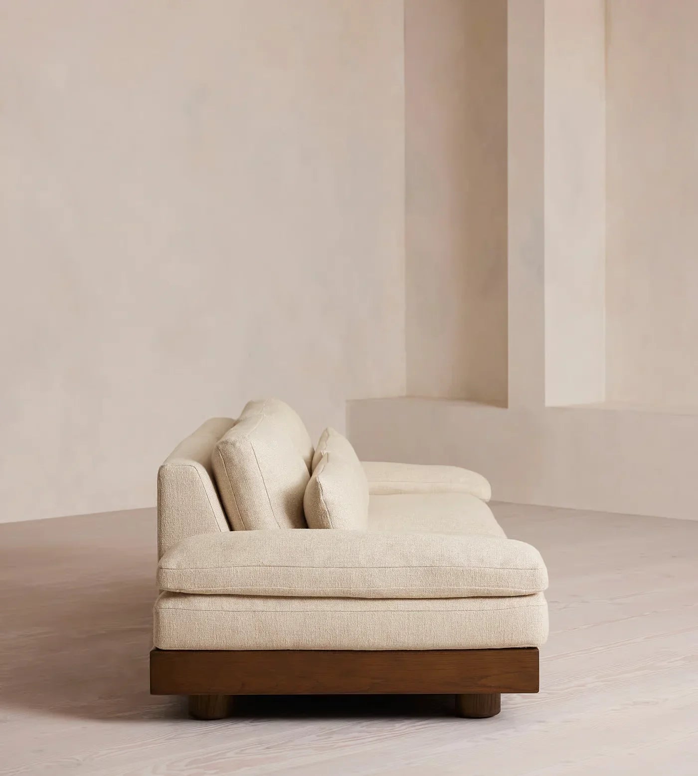 Luxurious Italian Minimalist Fabric L-Shape Sofa for Modern Living Rooms