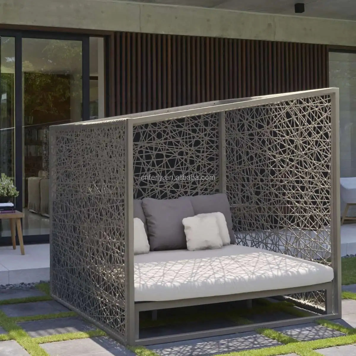 Large All-Weather Rattan Commercial Sunbed for Professional Outdoor Projects