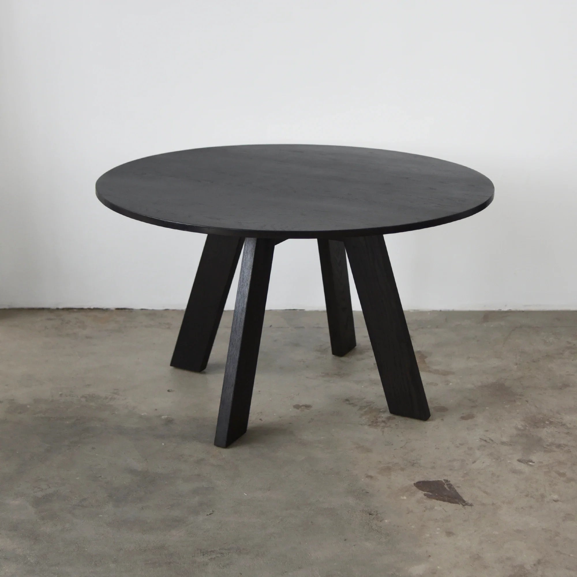 Modern Round Solid Oak Wood Dining Table, Simple 4-Seater Design, Durable Home Furniture