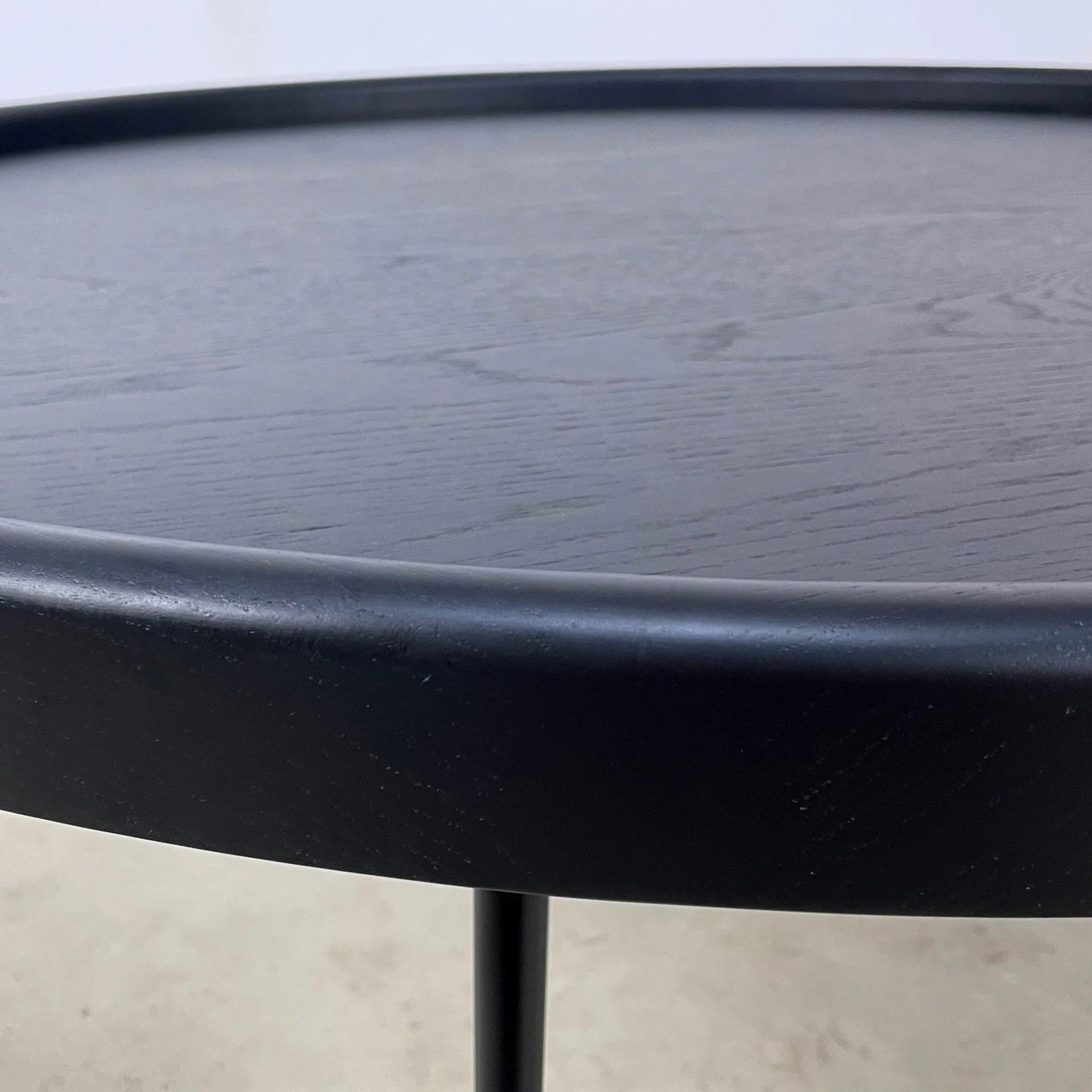 High-Quality Round Solid Oak Wood Coffee Table Black Metal Legs Durable Design