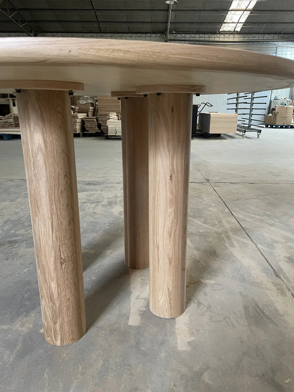 Modern Solid Oak Round Dining Table with Cylinder Legs - Stylish Home Furniture