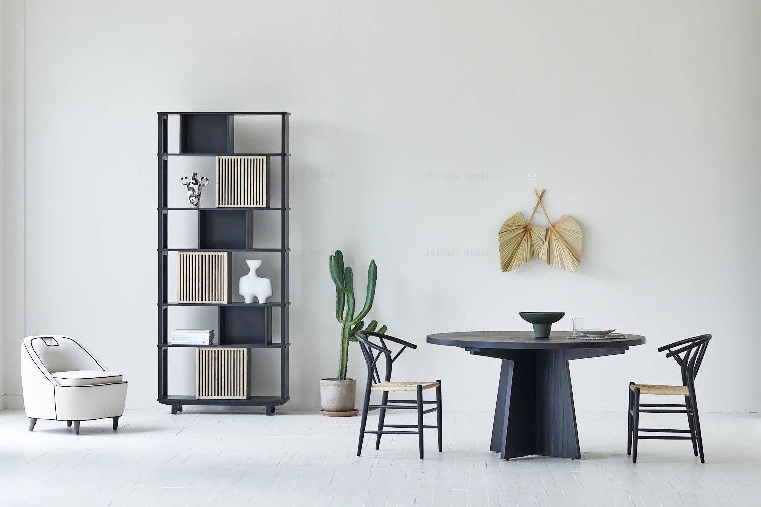 Elegant European Wishbone Dining Chair - Solid Oak Frame, Natural Rope Seat